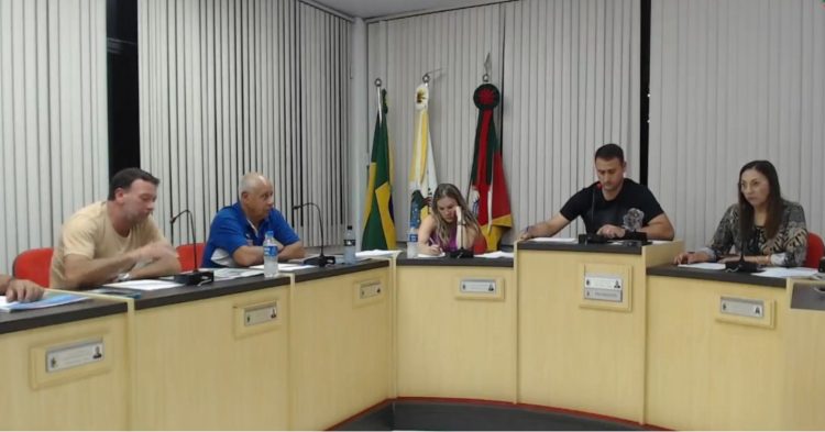 APROVAÇÃO E DEBATE: Legislativo aprova incentivos aos agricultores e debate transporte, saúde e infraestrutura