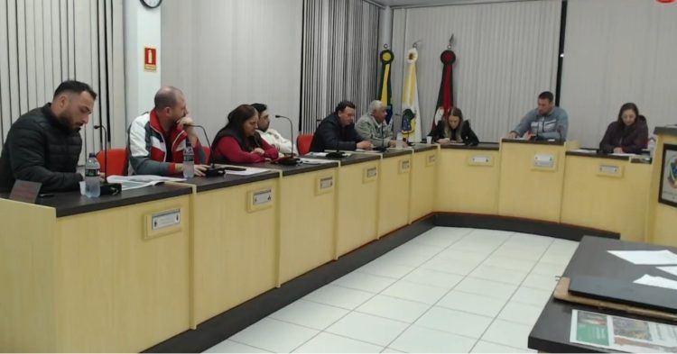 SESSÃO ORDINÁRIA: Vereadores apresentam série de requerimentos e cobram transparência do Executivo